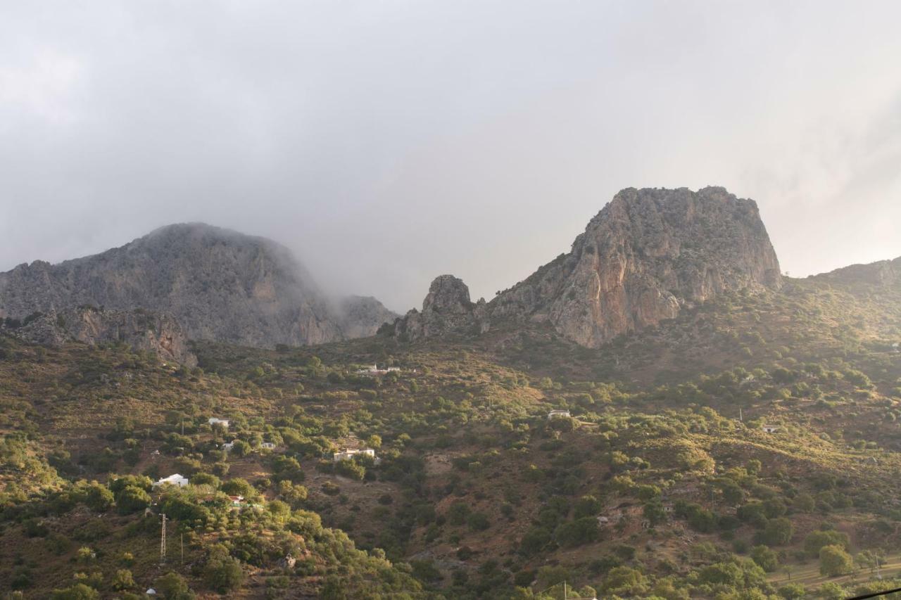 Lagar Del Chorro Junto Caminito Del Rey Piscina Y Baloncesto Apartment Bagian luar foto